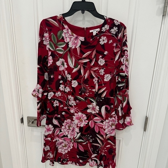 BAR III - DRESS **Size 6**. Very good condition. RED/Pink floral - Picture 1 of 5